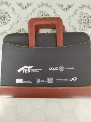 Cartera porta documentos negra y marrón