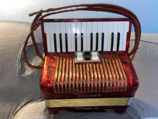 Fisarmonica Hohner Student IV M 48 bassi