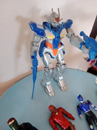 Action Figure Set - Robot & Supereroi