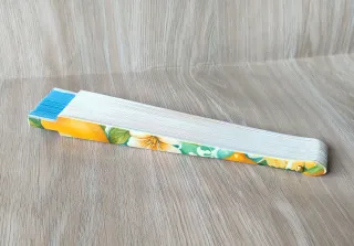 Abanico de madera con diseño de limones