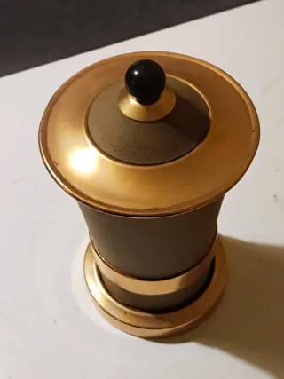 Cigarrera antigua dorada y verde