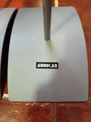 Soportes para altavoces nuevos