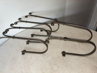 Colgadores de hierro forjado antiguos