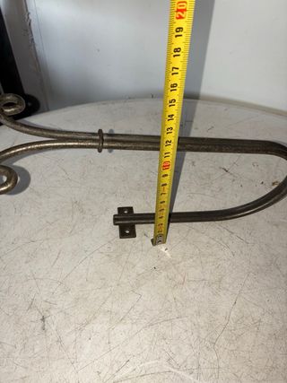 Colgadores de hierro forjado antiguos