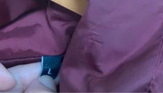 Abrigo acolchado rojo con capucha