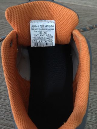 Bambas de montaña Quechua grises y naranjas