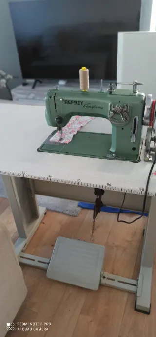 Máquina de coser Refrey Transforma 427