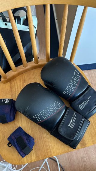Guantes de boxeo TRNG y vendas