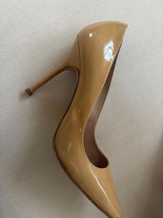 Zapatos de tacón Carolina Herrera beige