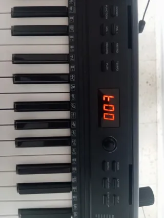 Piano Electrónico Alesis Melody 61