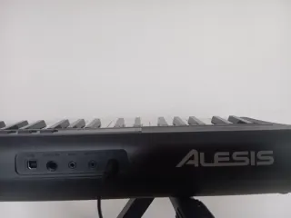Piano Electrónico Alesis Melody 61