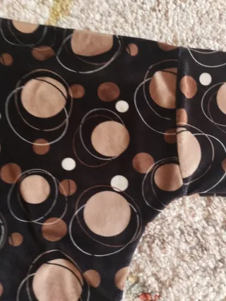 Camisa estampada círculos negra y marrón