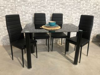 Mesa Comedor Cristal Negra y Sillas