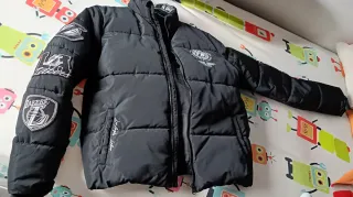 Cazadora acolchada Lakers negra nuevecita.