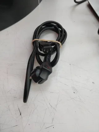 PS3 FAT 80GB SIN MANDO PERO CON CABLES