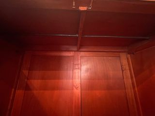 Armario de madera clásico