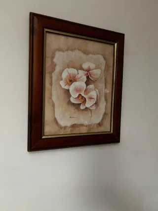 Cuadro de flores en tonos beige y marrón