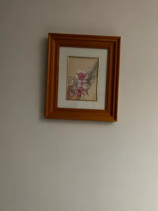 Cuadro de flores en tonos beige y marrón