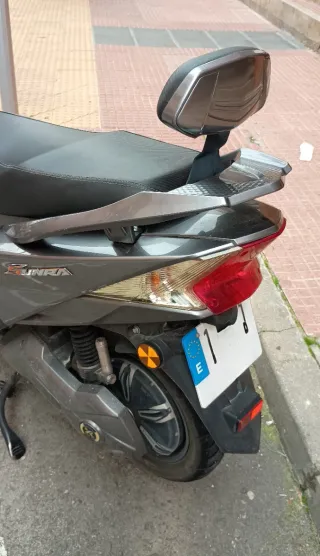 Moto Eléctrica Sunra Anger 125 Gris