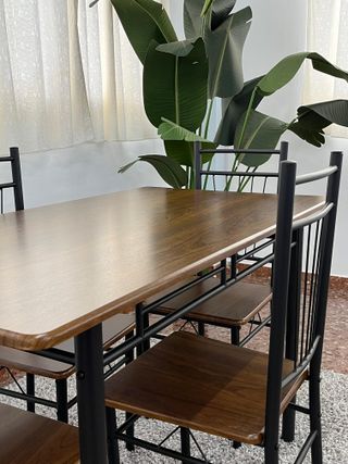 LIQUIDAMOS MESA Y 4 SILLAS NUEVAS *685*038*326*