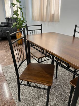 LIQUIDAMOS MESA Y 4 SILLAS NUEVAS *685*038*326*