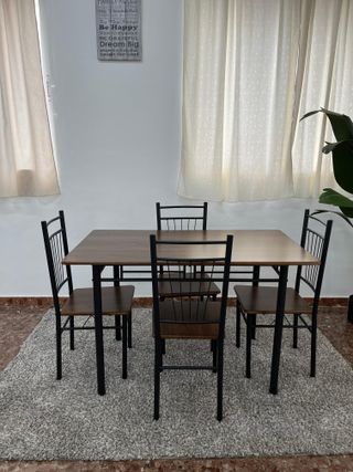 LIQUIDAMOS MESA Y 4 SILLAS NUEVAS *685*038*326*