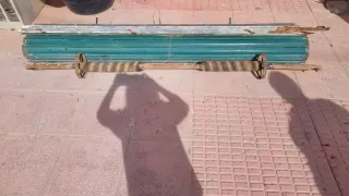 Persiana enrollable metálica más 4 ventanas