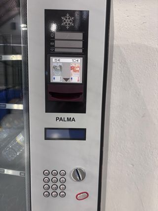 MAQUINA EXPENDEDORA.