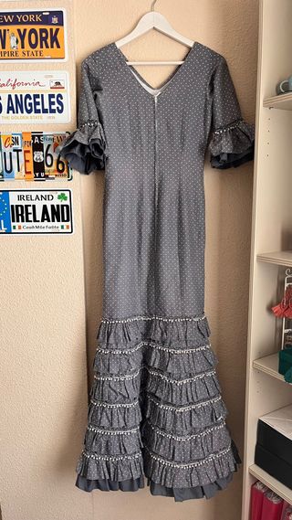 Traje de flamenca gris de lunares