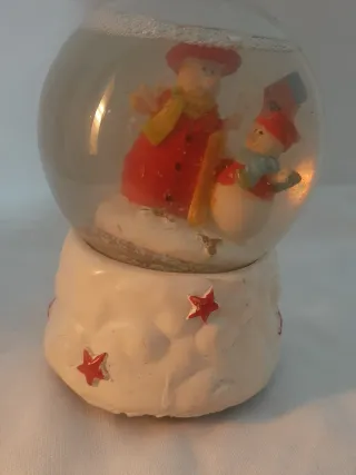 Bola de nieve musical con muñecos