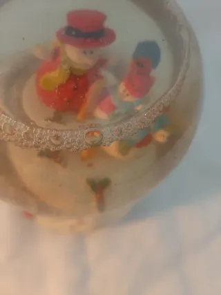 Bola de nieve musical con muñecos