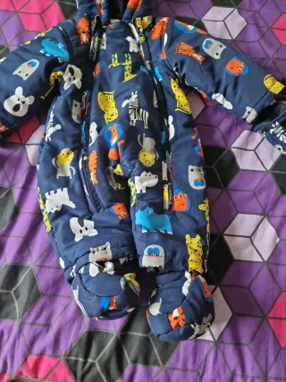 Buzo de bebé con estampado de animales