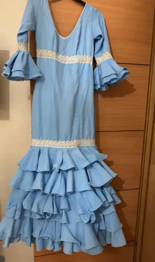 Traje de flamenca beige y azul . Talla 40 / 42