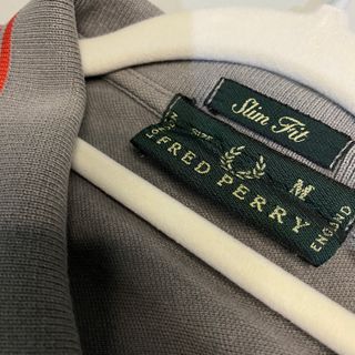 Polo Fred Perry Gris Detalles Rojo/Blanco