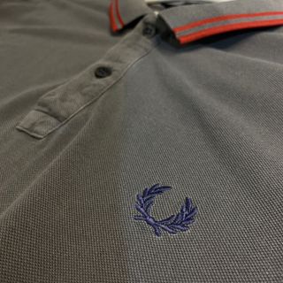 Polo Fred Perry Gris Detalles Rojo/Blanco