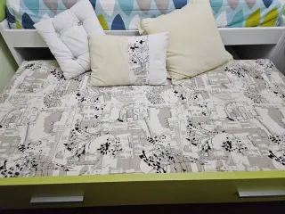 Edredón juvenil beige y blanco