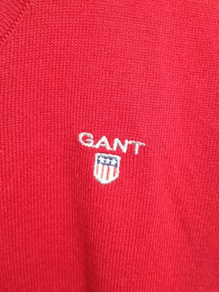 Jersey GANT Rojo Cuello V Bordado Escudo USA