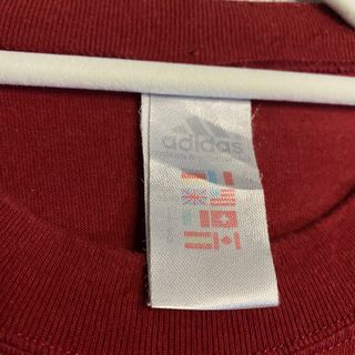 Camiseta Adidas burdeos rayas blancas