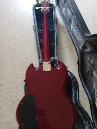 Bajo Eléctrico Epiphone Corta Escala con maleta,