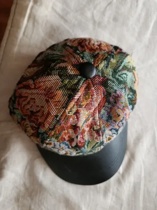 Gorra Bisera Estampada Floral Negra