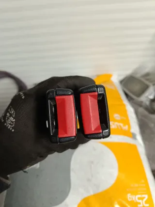 Encaixes cintos traseiros vw polo 6n