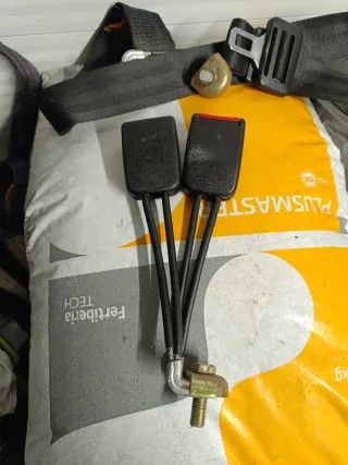 Encaixes cintos traseiros vw polo 6n