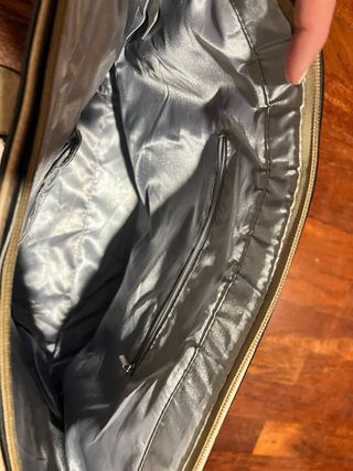 Bolso tote beige y blanco con cremallera