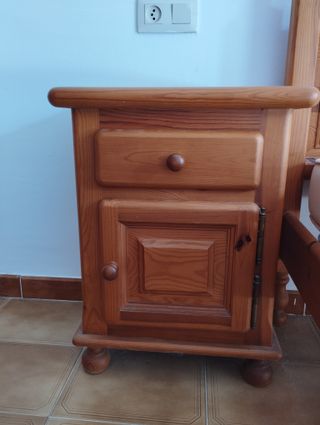 Mesita de noche pino macizo