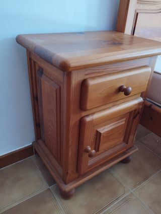 Mesita de noche pino macizo