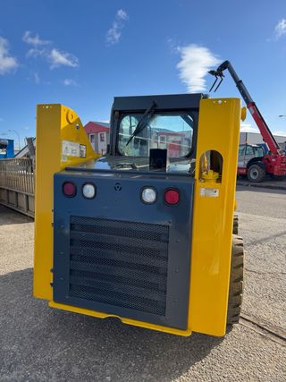 Minicargadora Gehl R150