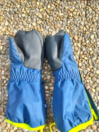 Manoplas Decathlon Azules y Amarillas