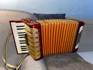 Fisarmonica Hohner Student IV N 40 Bassi