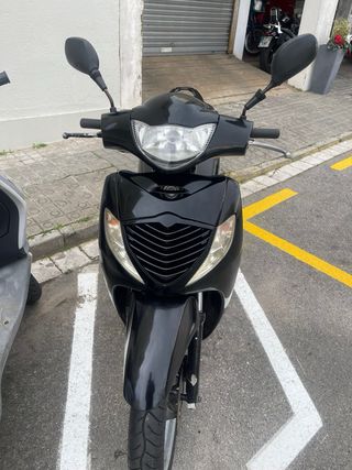 Honda SH 125i Scooter Negra
