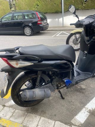 Honda SH 125i Scooter Negra
